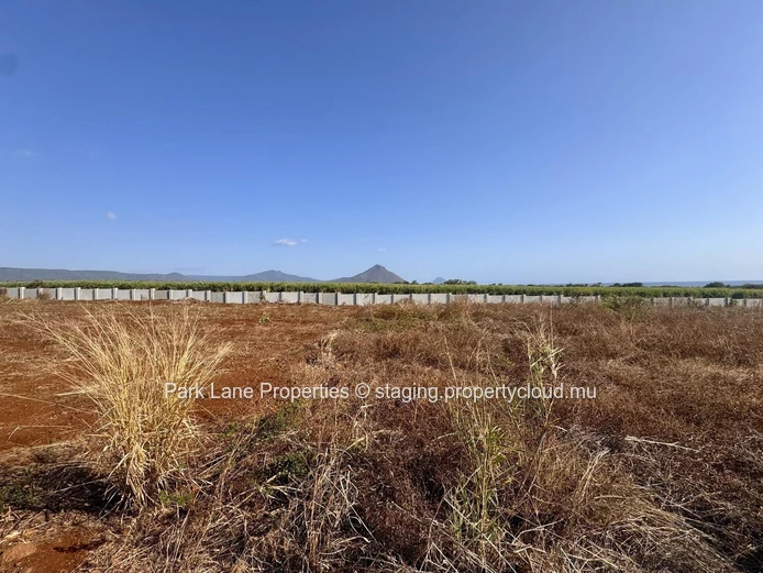 Plot close to main road to Flic en Flac