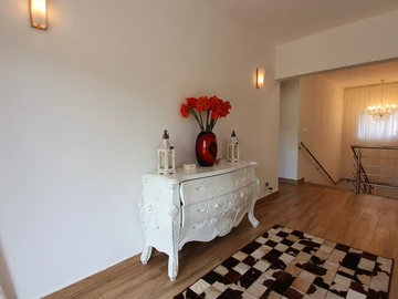 5 Bedroom Villa