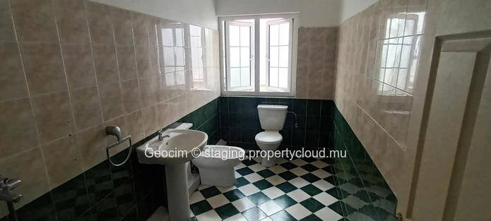 Sodnac Quatre Bornes Maison meublée de 6 càc 4 sdb bureau terrasse garage sur 125 toises terrain clos. (Mandat exclusif)