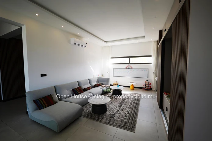 Villa PDS à vendre à Grand Baie, 435M² habitables, terrain 855m², 4 chambres, piscine privée, garage double caractéri...