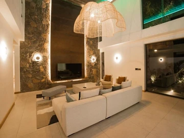 5 Bedroom Villa