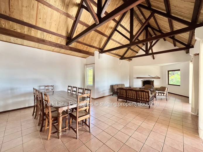 Charmante Maison de 5 Chambres avec Grand Jardin au Cœur de Floréal