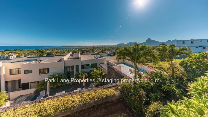 Home style apartment with magnificent sea and mountain views (Sole Mandate)