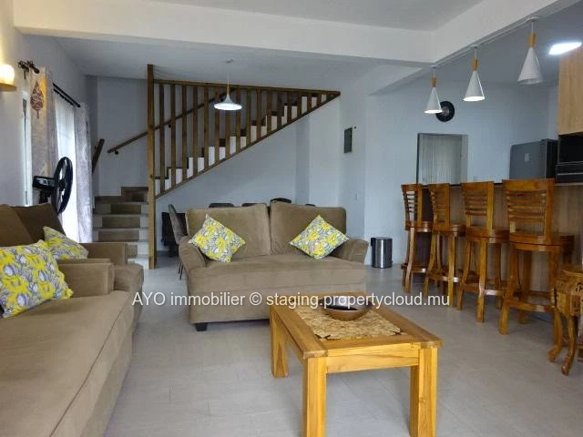 3 bedroom Duplex with common swimming pool and few minutes from Mon Choisy beach