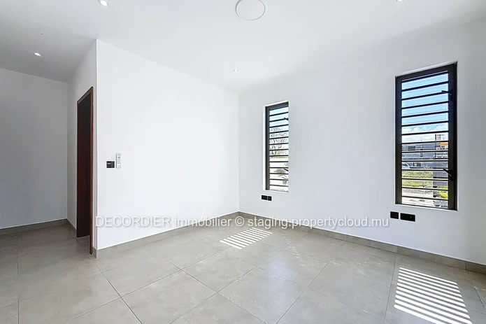 Superbe villa neuve avec piscine