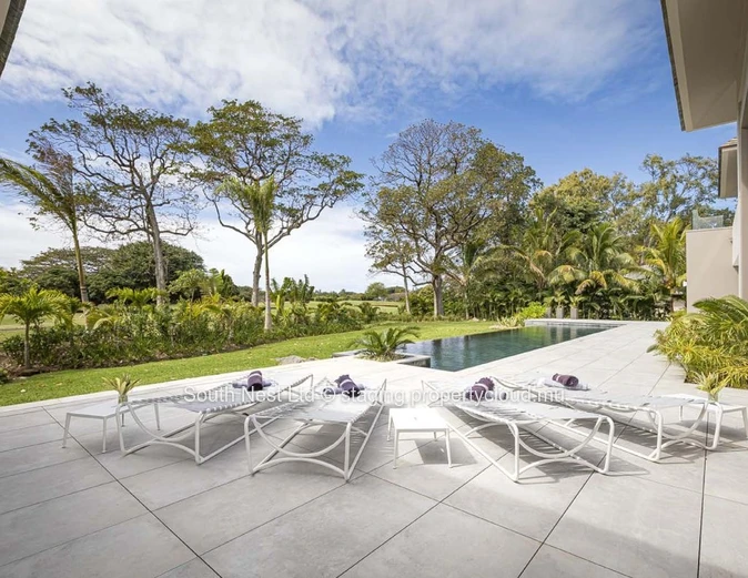 Modern 4-bedroom villa 
