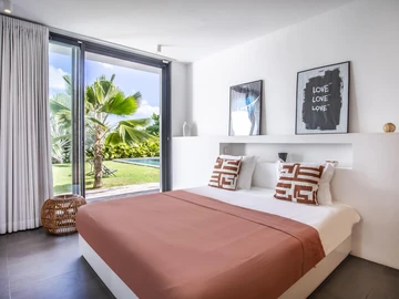 4 Bedroom Villa