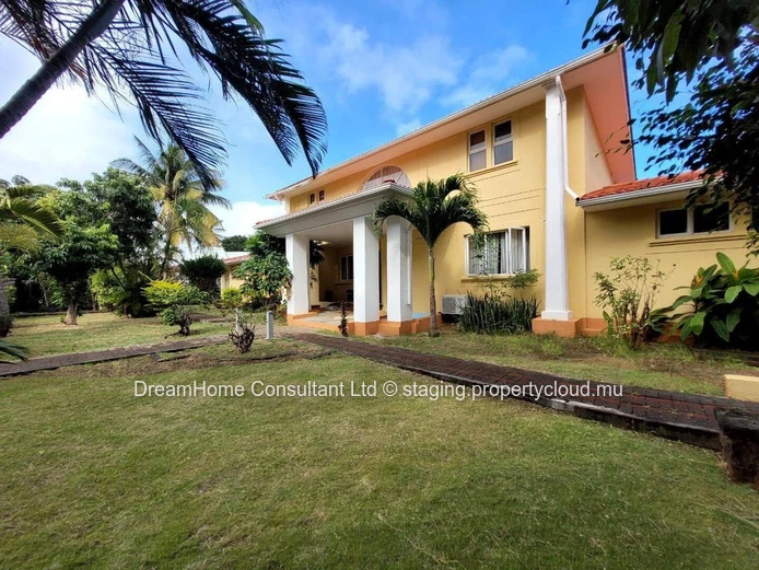 Exceptional 5-Bedroom Villa for Sale in Gated Residence – Black River