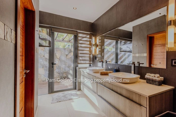 4-Bedroom Villa in Grand Baie - Elegant and Secure Living 