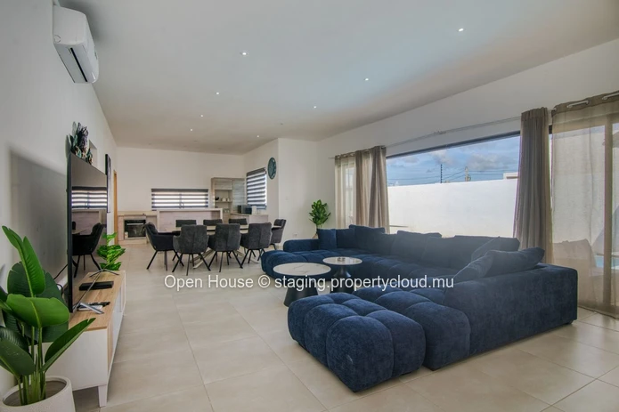 FOR SALE - Local market - fully furnished house - Grand Baie, 160m², land 380m², 5 bedrooms, private pool, parking, g...
