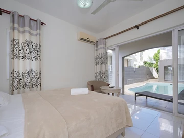 25 Bedroom Hotel