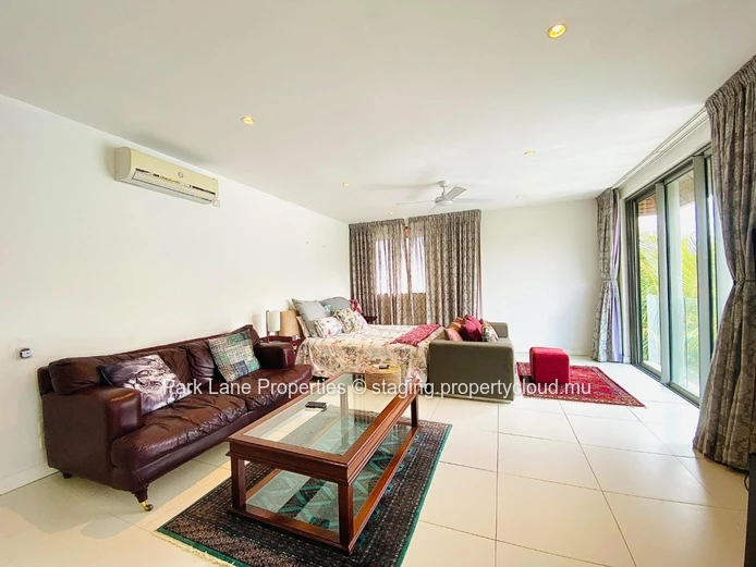 Spacious 5 bedroom villa with stunning views on the marina!!!