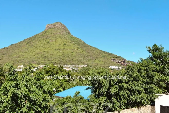 Beachfront Duplex with Panoramic Lagoon Views
