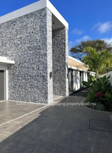 Villa à vendre à Péreybère, 329m² habitables, piscine privée, proche commodités