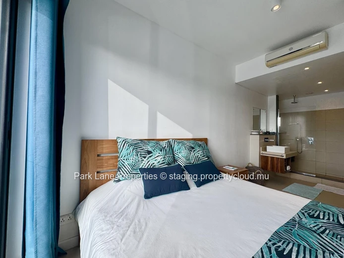 Cute waterfront apartment with view on Marina, between river and mountain.