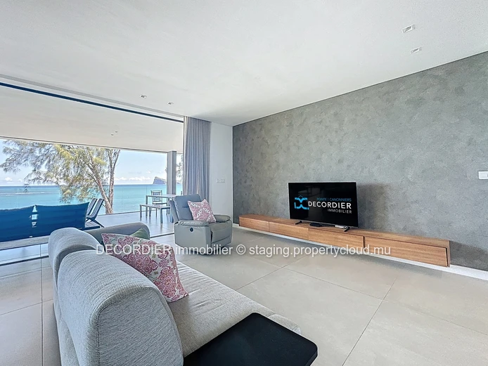 Beachfront – Luxury by the Ocean