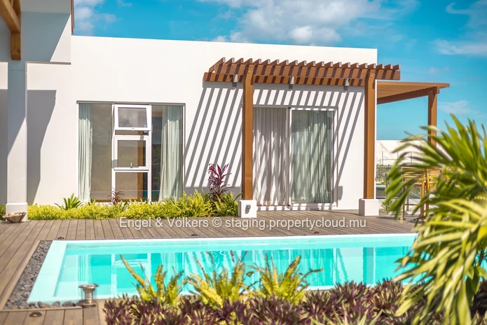 Marvellous 4-Bedroom Villa Near the Sea