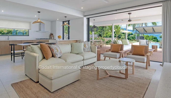 Blue Vista V1 : prestigious villa on 2534m² with private pool in Rivière Noire