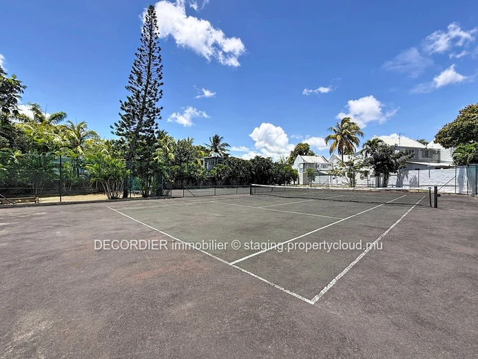 Elegant house in the heart of a sought-after, secure residential area