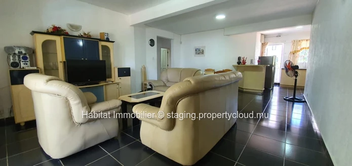 To rent - Magnificent furnished and equipped apartment of 105 m2 in Flic-en-Flac of a 24/7 secure residence within 1 ...