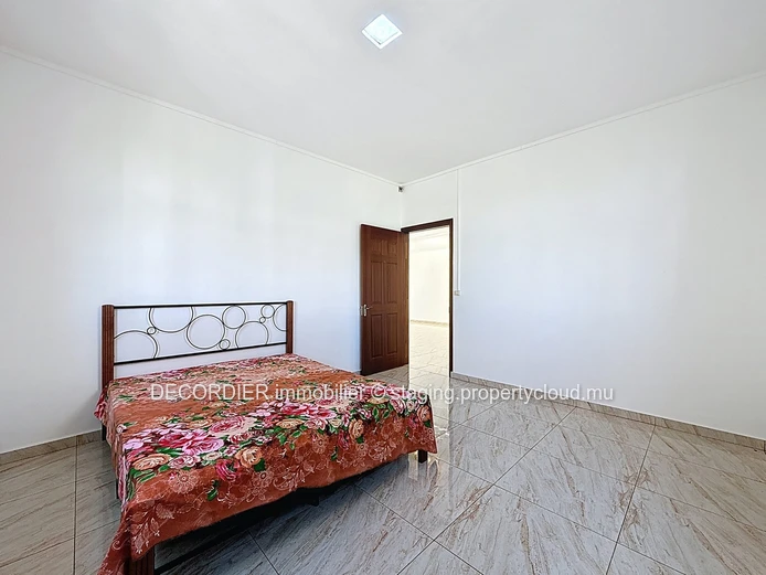 Large 287 m² house for sale