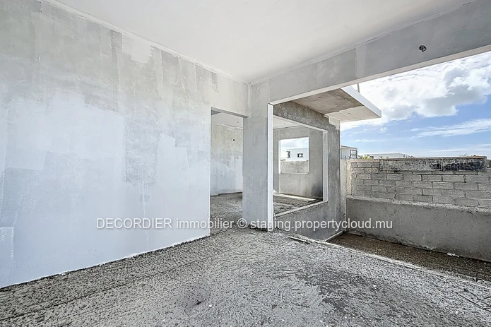 For Sale – Modern House with Swimming Pool