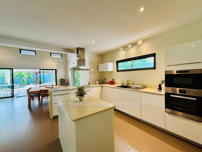 RES VILLA for sale in Grand Baie# Exclusive estate # 3 bedrooms, 2 en suite, private pool. Accessible to foreigners.