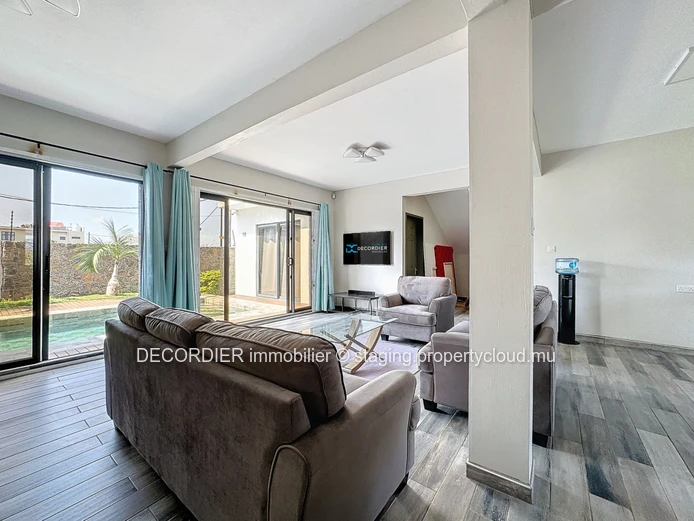 140 m² house with swimming pool