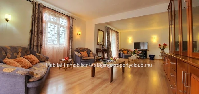 TO RENT - Furnished and equipped family home of 343 m2 on a land of 133 toises located in the famous morcellement of ...