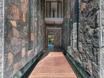 5 Bedroom Villa