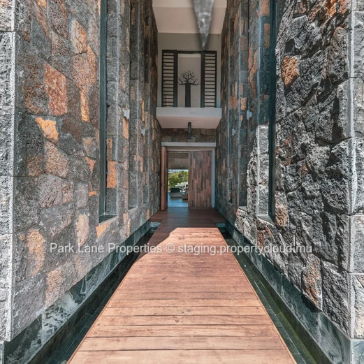 Sumptuous high end 5 bedroom villa in IRS Marina