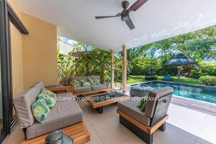 Mountain Retreat Oasis: Tropical Luxury Villa with Resort Amenities