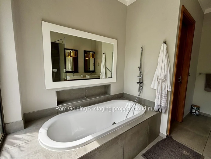 Single-Storey Villa for Sale in Royal Park Balaclava – 3-Bedroom Home