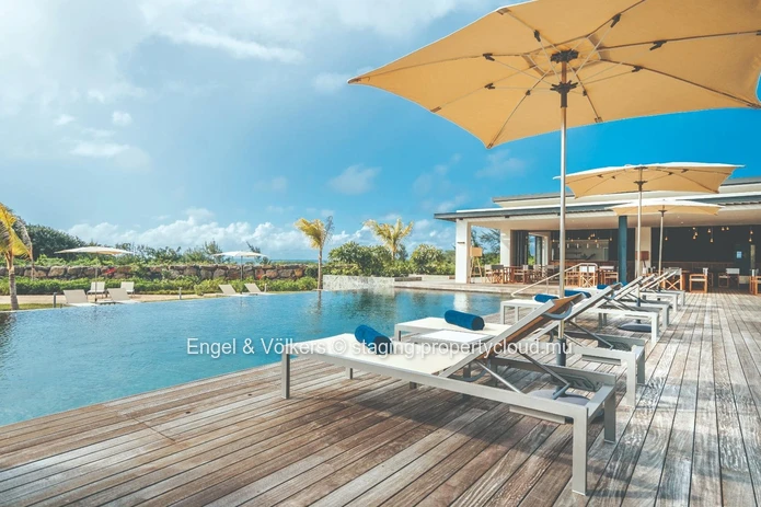 Seafront Penthouse Living