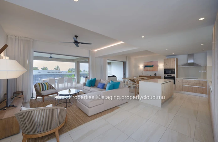 Apartment with Exceptional Lagoon Access