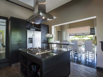 5 Bedroom Villa