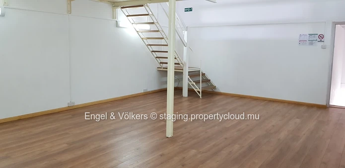 For Sale: Commercial Building in Bambou