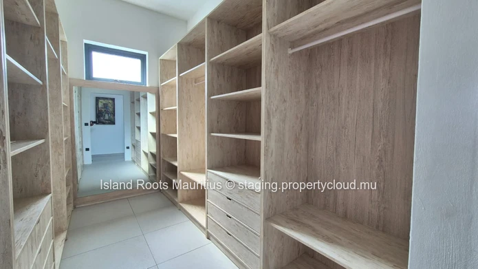 Grande Baie Chemin Vingt Pieds: 3-Bedroom House for Sale - Ideal for Families!