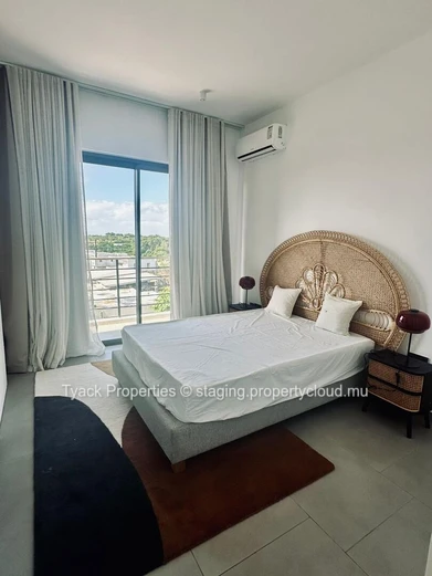 Modern Penthouse with Rooftop Terrace and Pool – Pereybere