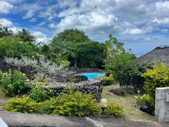 Propriété d’Exception à Tamarin – Deux Maisons sur 3 165 m² avec Piscine et Superbe Vue