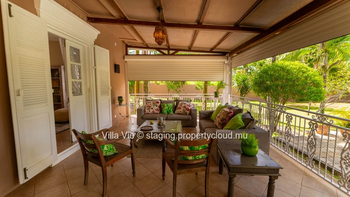 Beau Plan - Spacious 5-bedroom colonial house with swimming pool and big garden