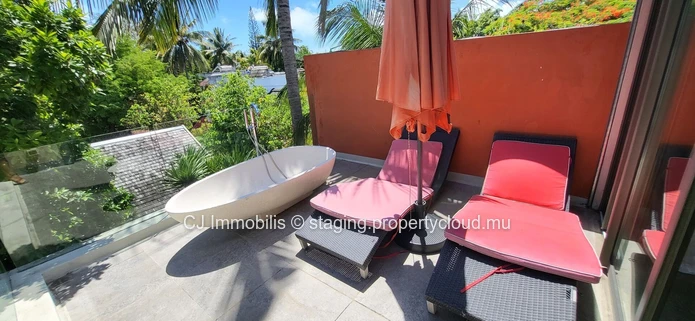 A vendre a Pereybere magnifique dernier etage en front de mer