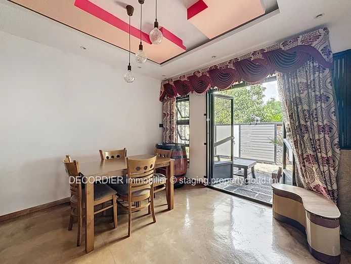 Spacious Contemporary House with Three Bedrooms