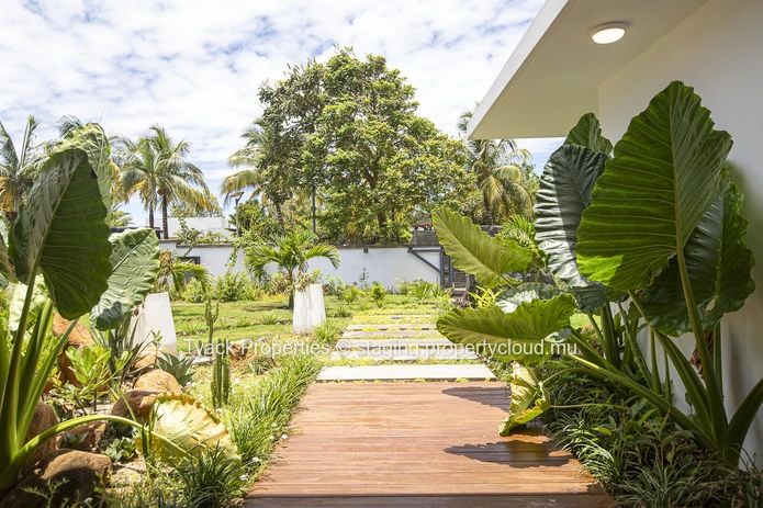 Elegant contemporary villa with stunning golf views