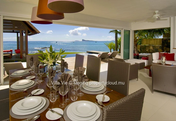 Pointe aux Canonniers : Luxury 4-Bedroom Villa with Sea View and Access