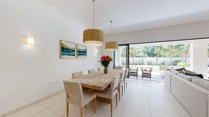 Luxury G+2 Apartment with Communal Pool in Péreybère, 143m² Living Space, Sea Access, Close to Amenities 