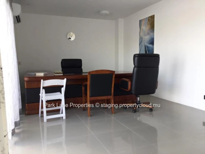 Office with exceptional visibility in Beau Bassin