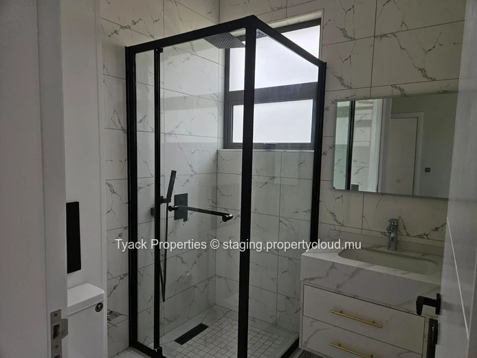 Contemporary Penthouse in Grand Baie – Exclusive R+2 Residence