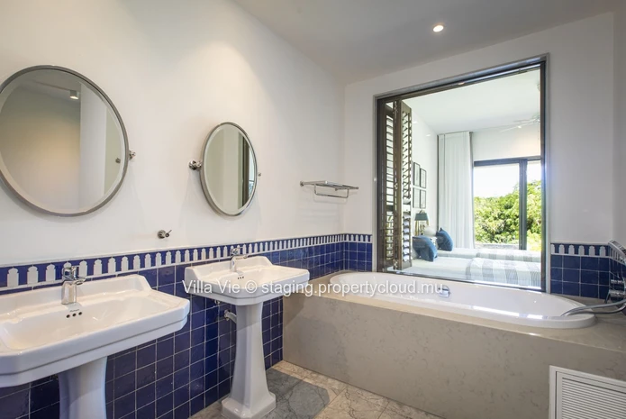 Haute Rive - Luxurious 5 bedroom villa with small river access