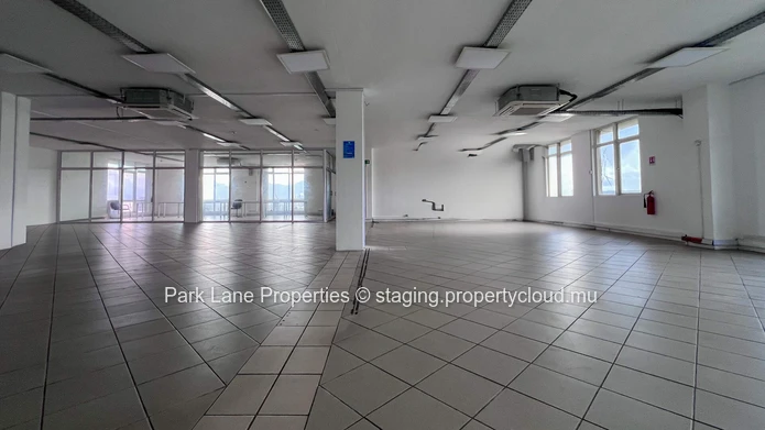 Ideal Office Space in the Heart of a Vibrant District 